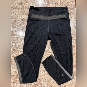 Lululemon - Sz 6 — Light Speed Tight *Full-On Luxtreme Desert Snake Black